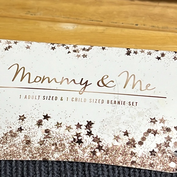 Mommy and me color block beanie 2 pc set - Picture 3 of 6